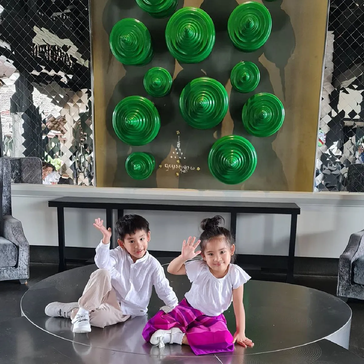 ภาพน่ารัก น้องอลิน-อลัน ทำบุญวันเกิดเผยความน่ารักอ่อนน้อม..สมกับที่ได้รางวัลมารยาทงาม