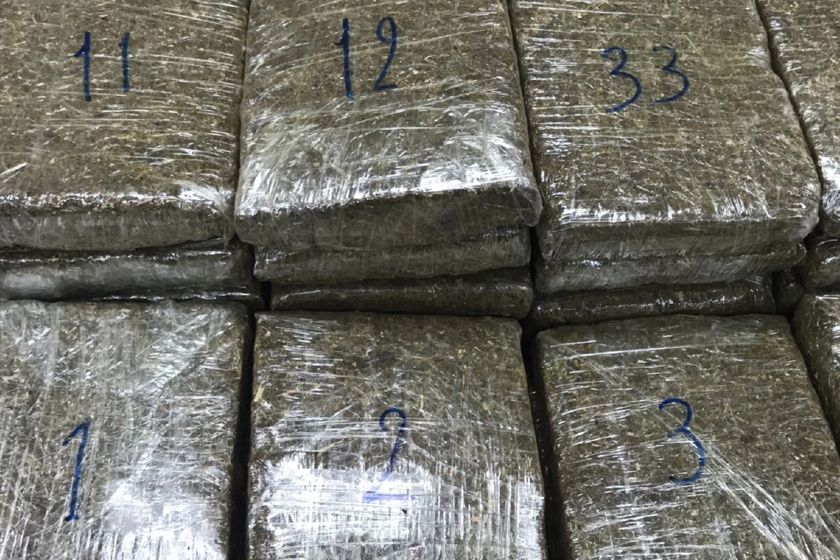 ตำรวจจับ2พี่น้องรับจ้างฝากกัญชารอส่งข้ามแดน