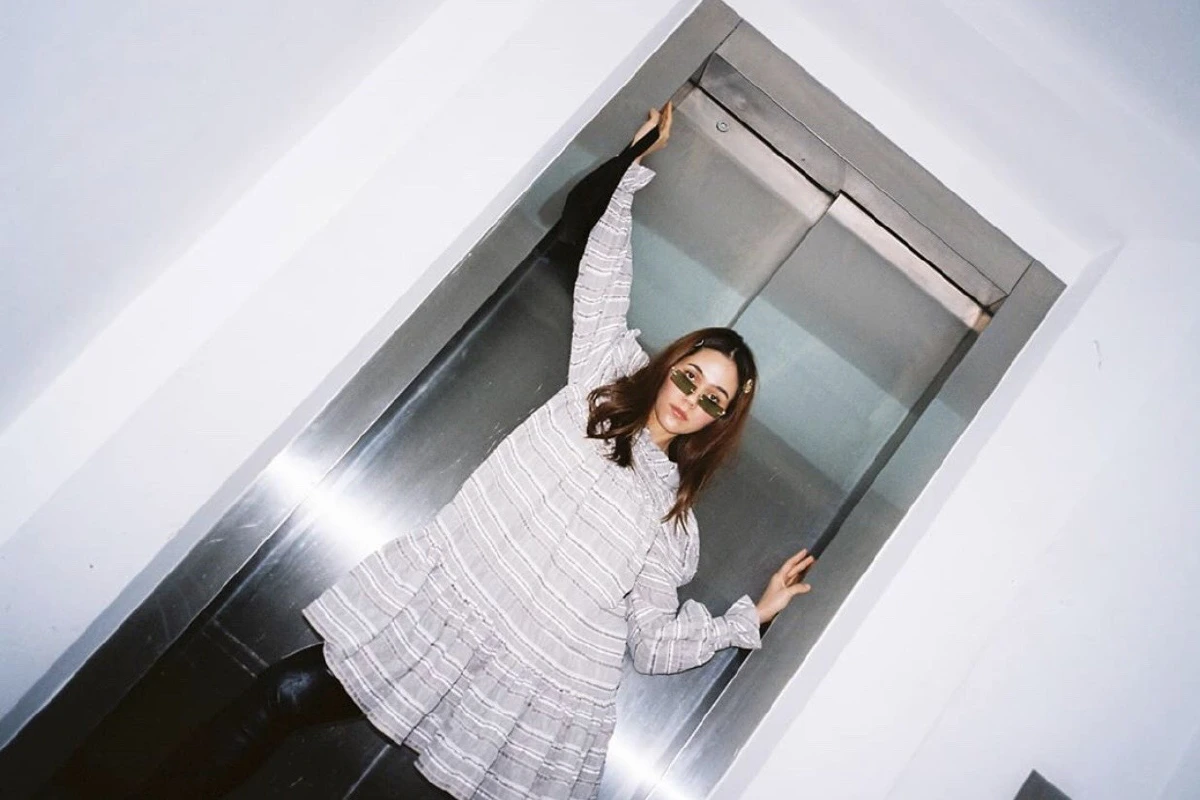 หวิดเป็นดราม่า! ชมพู่ โดนติงถ่ายรูปดูไม่งามหน้าลิฟต์..เพราะเป็นของสาธารณะ