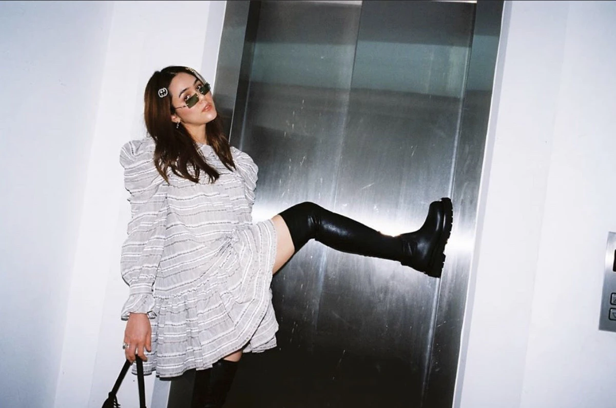 หวิดเป็นดราม่า! ชมพู่ โดนติงถ่ายรูปดูไม่งามหน้าลิฟต์..เพราะเป็นของสาธารณะ