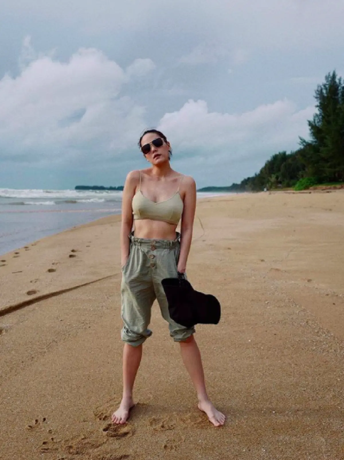 “เจนี่-มิกกี้” อุ้มลูกสาว “น้องโนล่า” เที่ยวทะเล พร้อมอวดรอยยิ้มหวานๆ