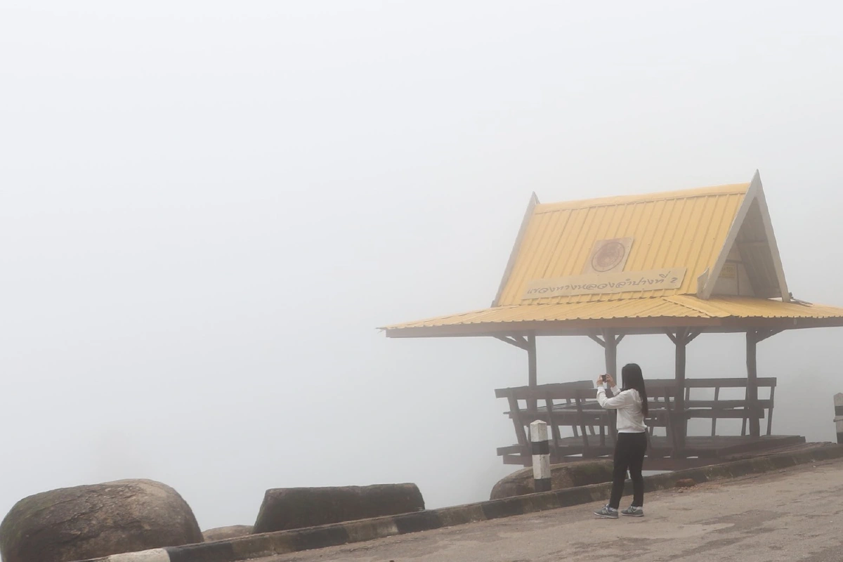 ไปเที่ยวกัน? ทะเลหมอกปกคลุมบนดอยหมู่บ้านแม่แจ๋ม