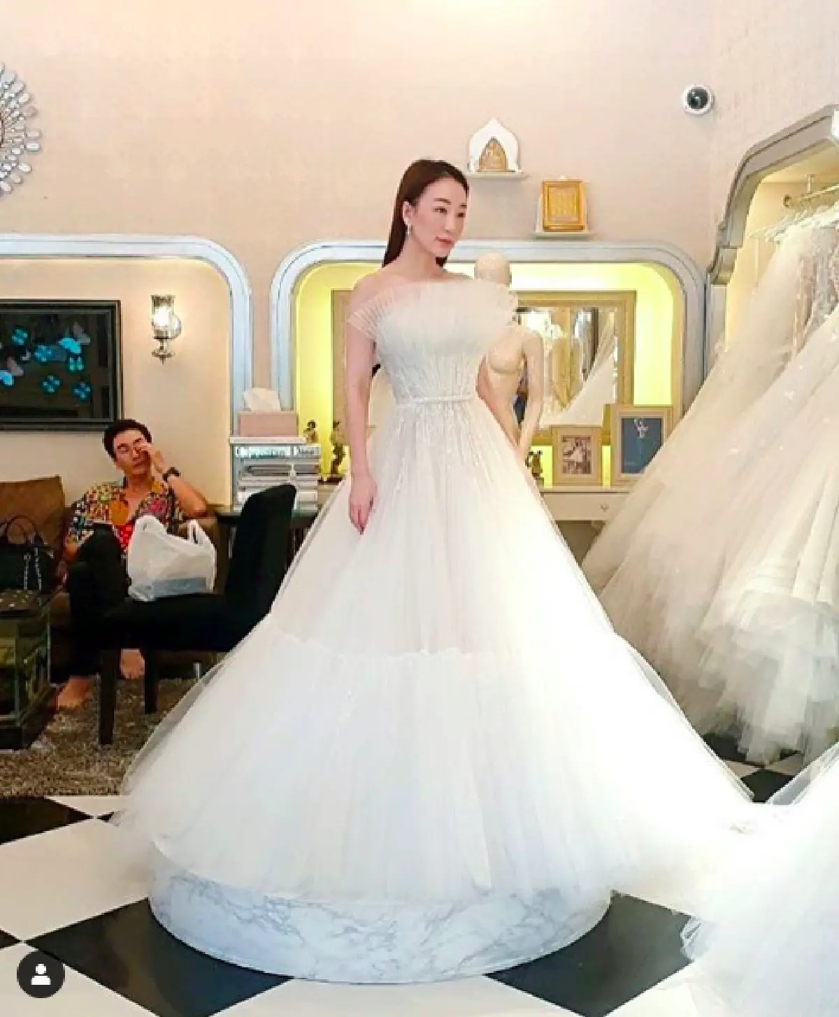 "ตู่ ปิยวดี" ลองชุดเจ้าสาวสุดอลังการ ทำเอาว่าที่เจ้าบ่าว "มาวิน" ถึงกับขยี้ตาเลยทีเดียว