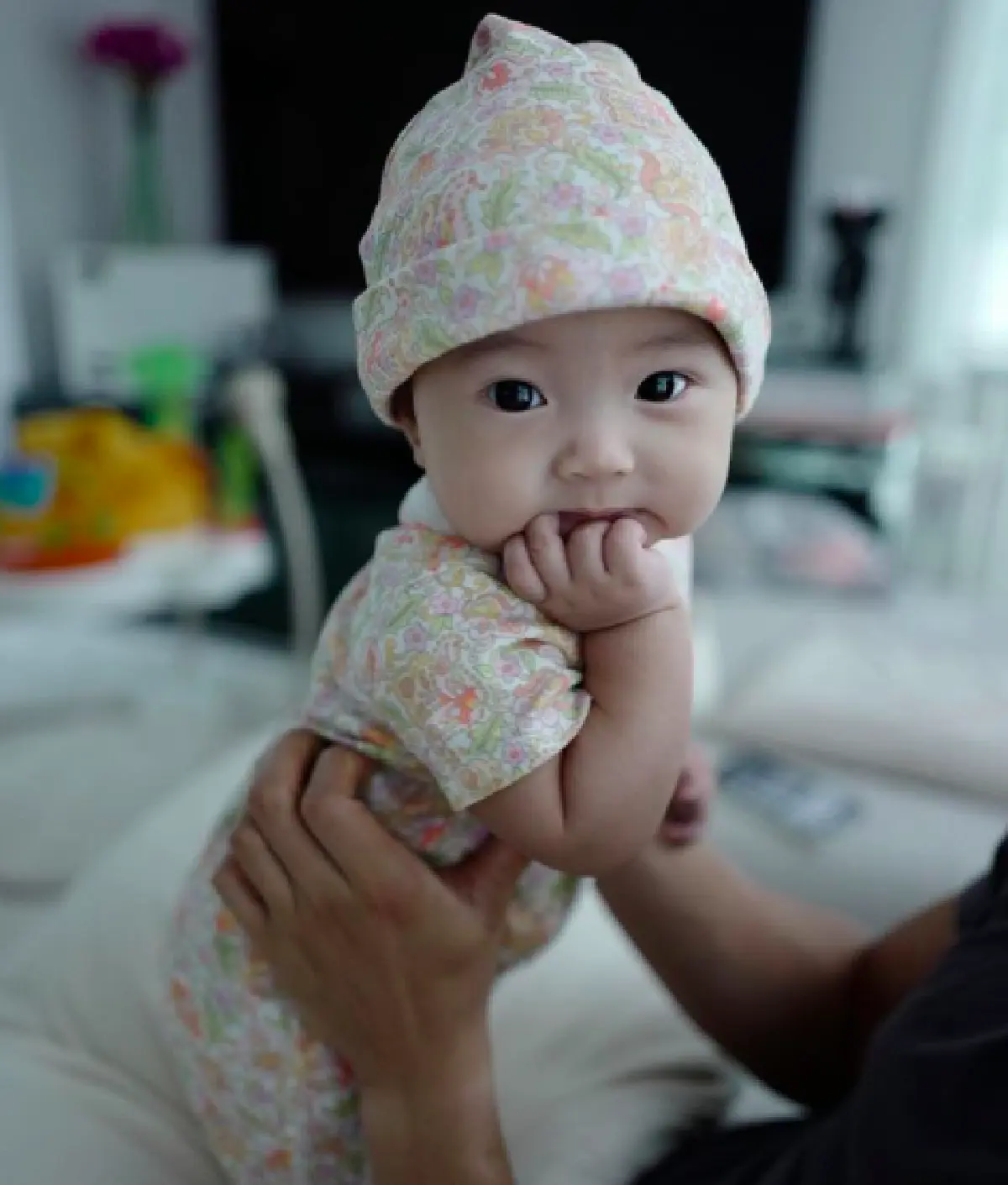 “เจนี่-มิกกี้” อุ้มลูกสาว “น้องโนล่า” เที่ยวทะเล พร้อมอวดรอยยิ้มหวานๆ