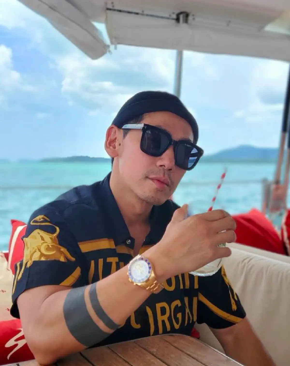 "นิวเคลียร์-ดีเจเพชรจ้า" เผยภาพหวานเล่นพาเล่นหยอกล้อในสระน้ำ ทำแฟนคลับรอลุ้นข่าวดี