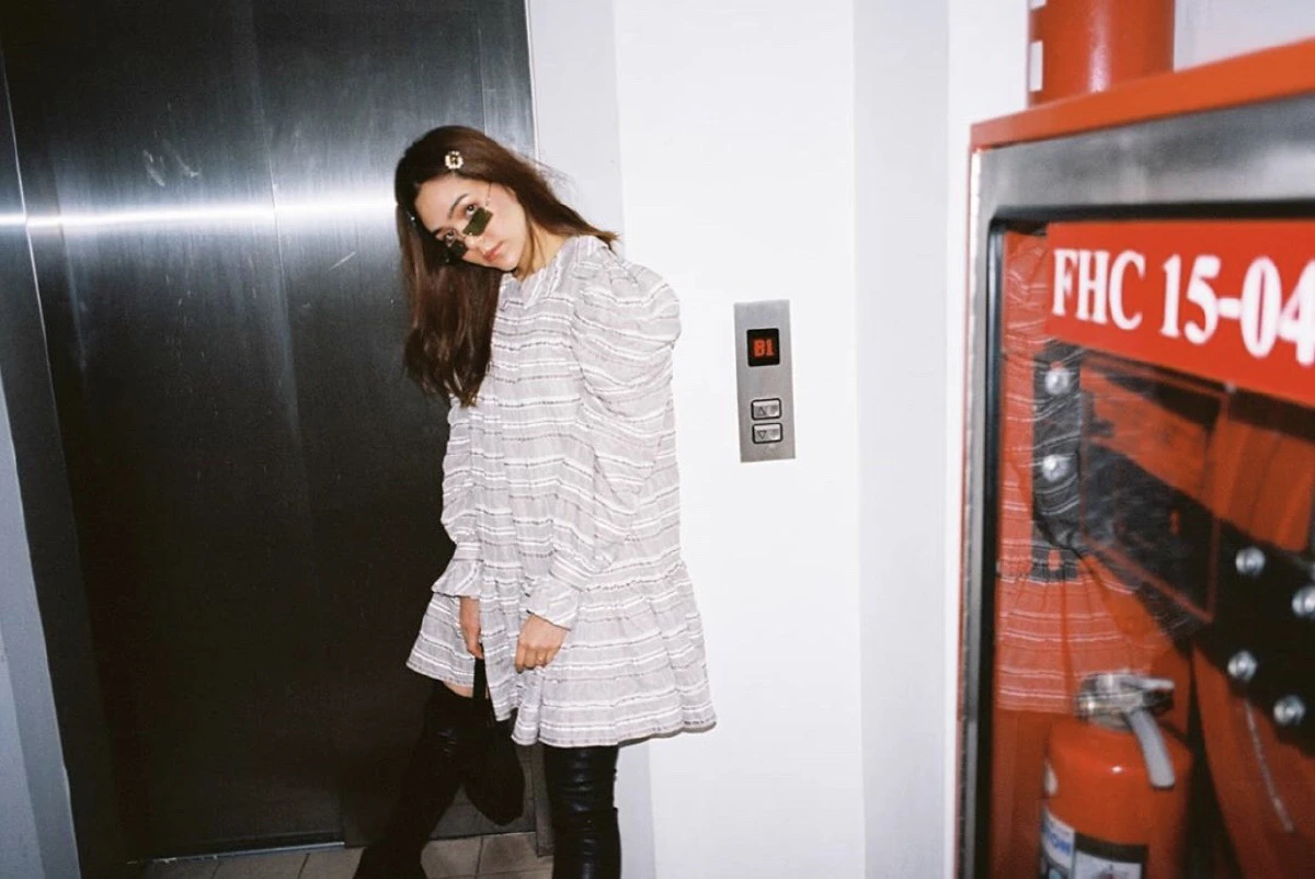 หวิดเป็นดราม่า! ชมพู่ โดนติงถ่ายรูปดูไม่งามหน้าลิฟต์..เพราะเป็นของสาธารณะ