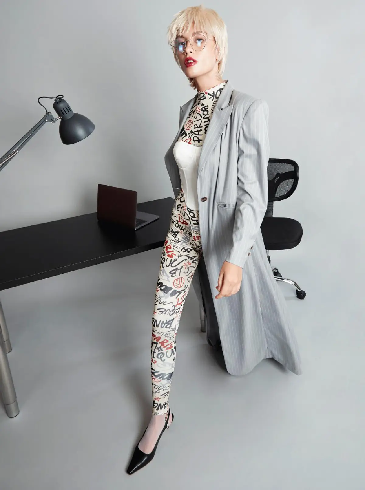 เผยลุคโฉบเฉี่ยวสุดมั่นใจในแบบฉบับสายลับสาว