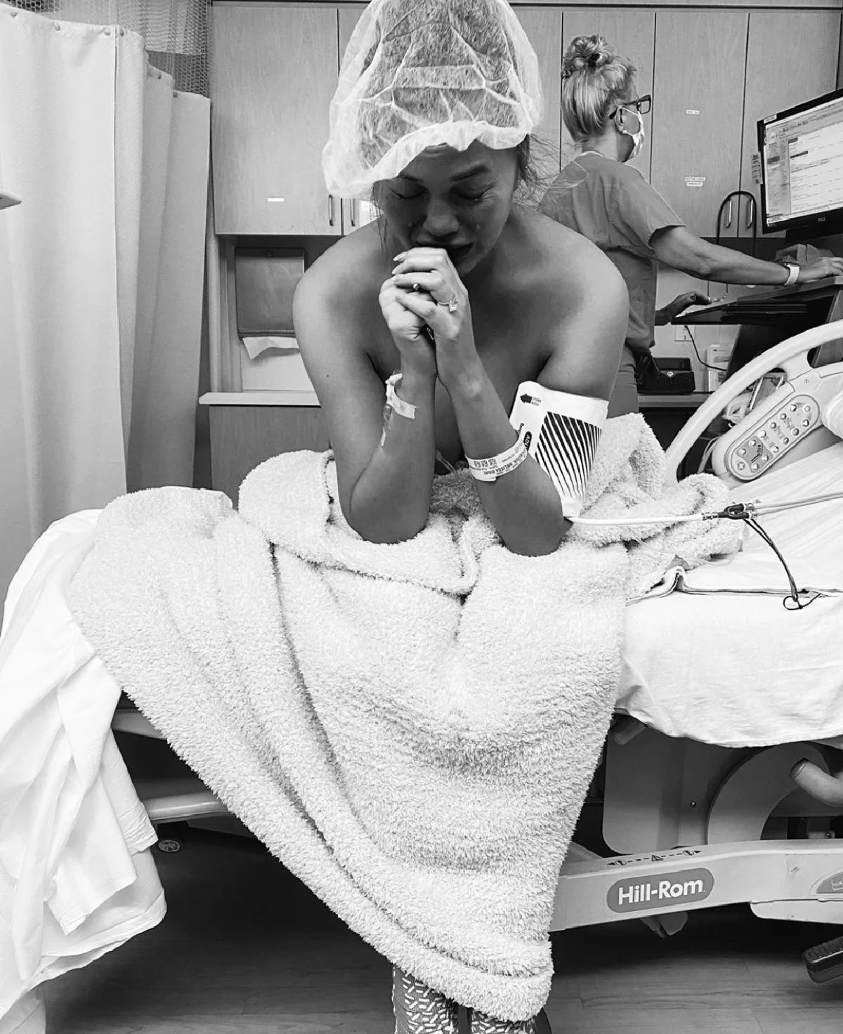 สุดเศร้า! คริสซี ไทแกน ภรรยา จอห์น เลเจนด์ แท้งลูกหลังเกิดภาวะครรภ์เป็นพิษ