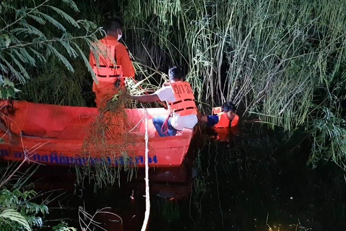 จระเข้หลุดบ่อฟาร์มเลี้ยงลงลำห้วยโดนปืนเจ้าหน้าที่ดำหนีหาย