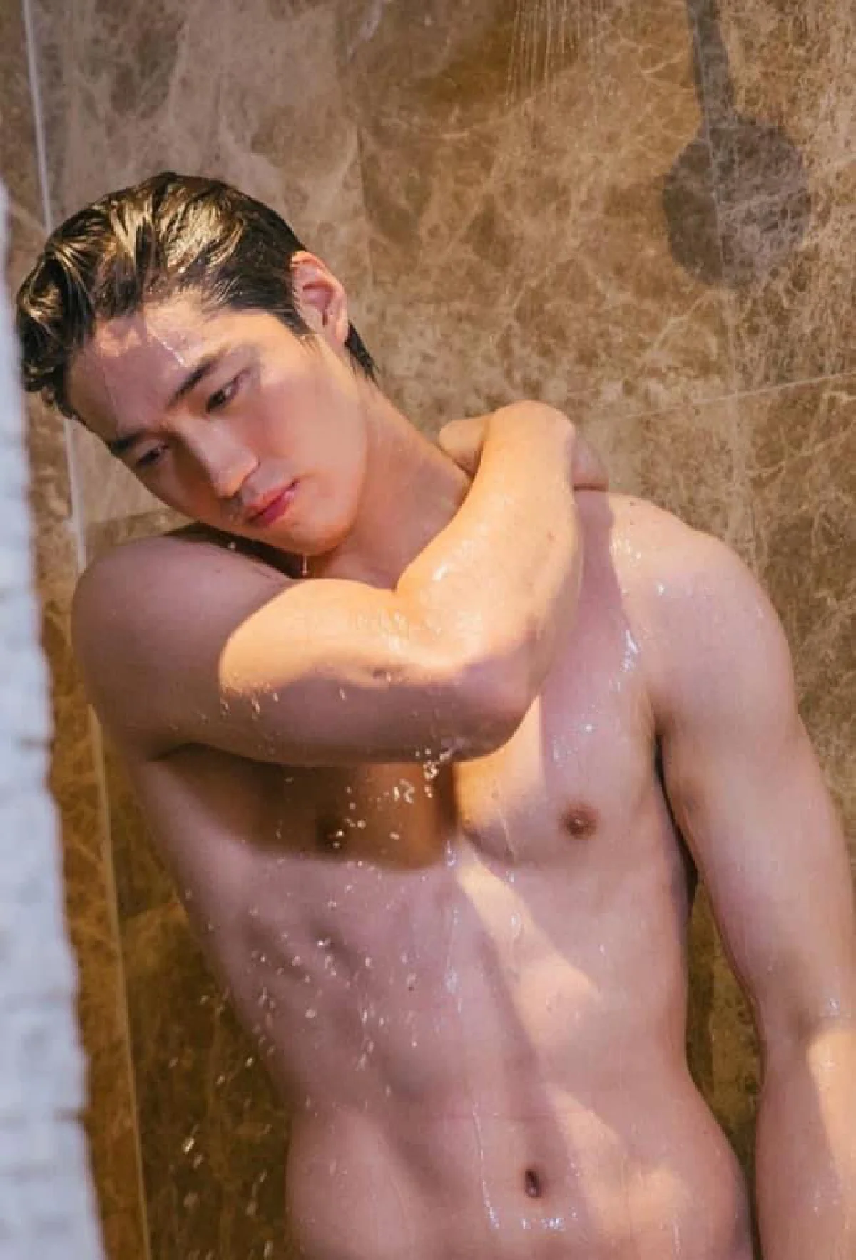 ใจบางหมดแล้ว! ต่อ ธนภพ กับฉากเปิดตัวอาบน้ำโชว์ซิกแพ็คขาวจั๊วะ