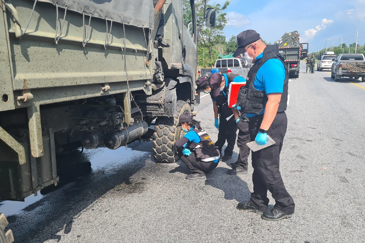 คนร้ายลอบวางบึ้มขบวนรถสับเปลี่ยนกำลังทหารบาดเจ็บ5นาย