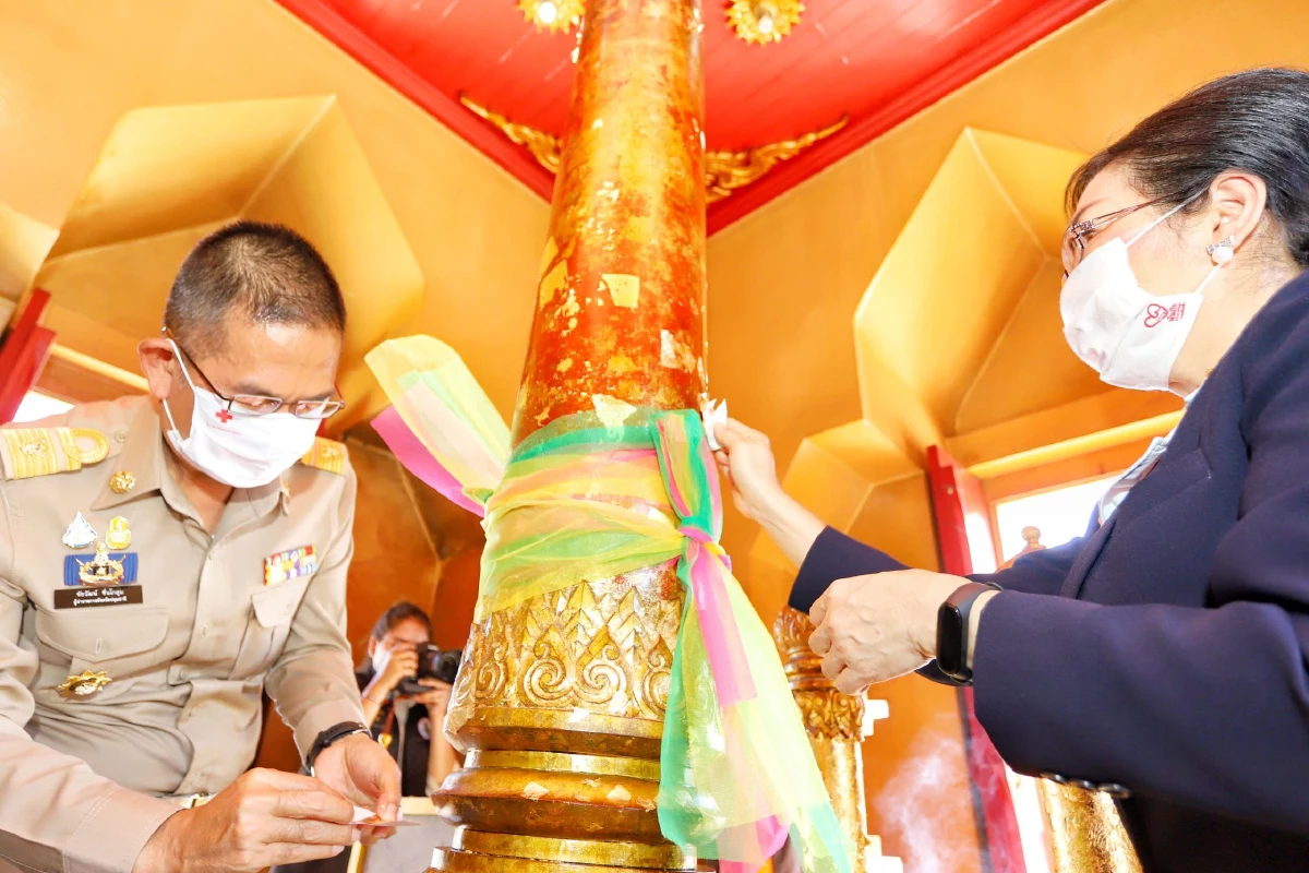 ผู้ว่าฯปั่นจักรยานไปทำงานย้ายมาอยู่ปทุมฯวันแรกชวนทอดผ้าป่าเพื่อเด็ก