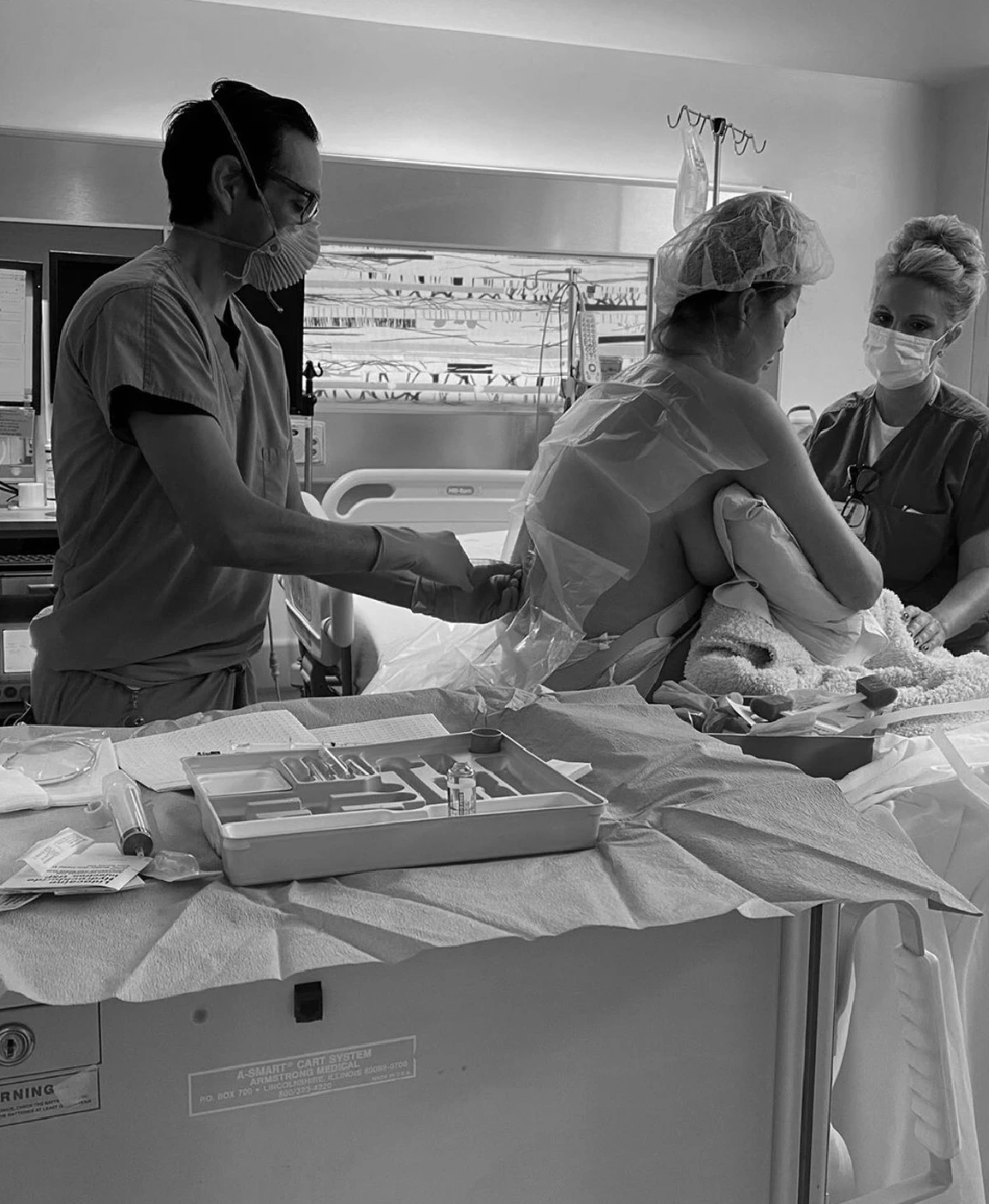 สุดเศร้า! คริสซี ไทแกน ภรรยา จอห์น เลเจนด์ แท้งลูกหลังเกิดภาวะครรภ์เป็นพิษ