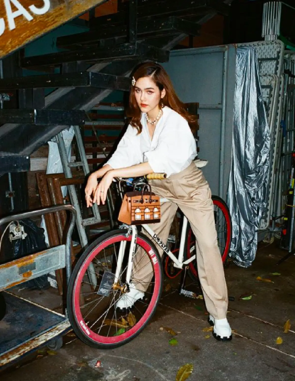 ส่องกระเป๋าใบล่าสุดของ “ชมพู่ อารยา” ราคากว่า 6 ล้านบาท ที่มาพร้อมกับสตอรี่ไม่ธรรมดา