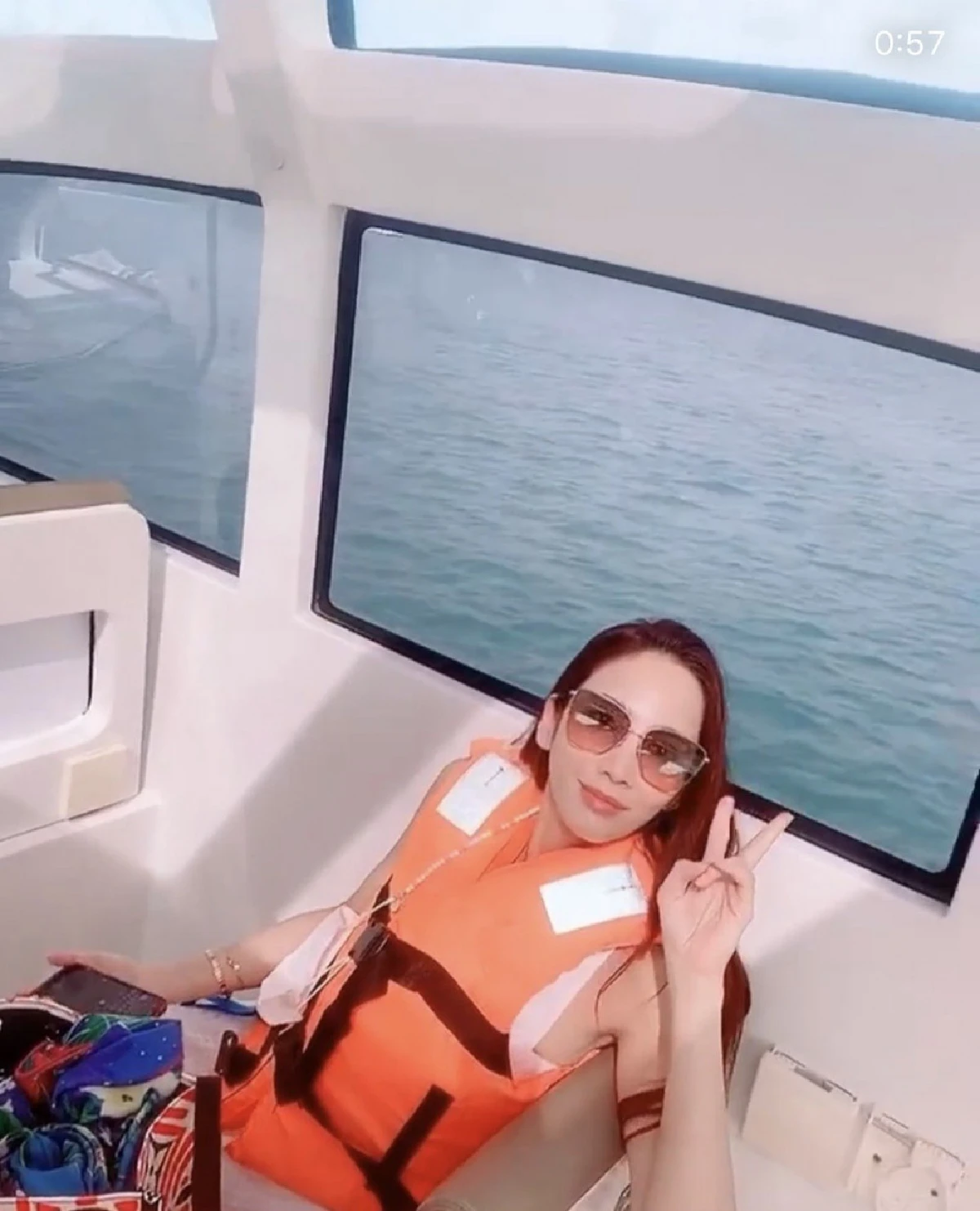 ภาพแรกก็ปังแล้ว! อั้ม พัชราภา สลัดผ้าอวดหุ่นแซ่บประเดิมทริปทะเลภูเก็ต