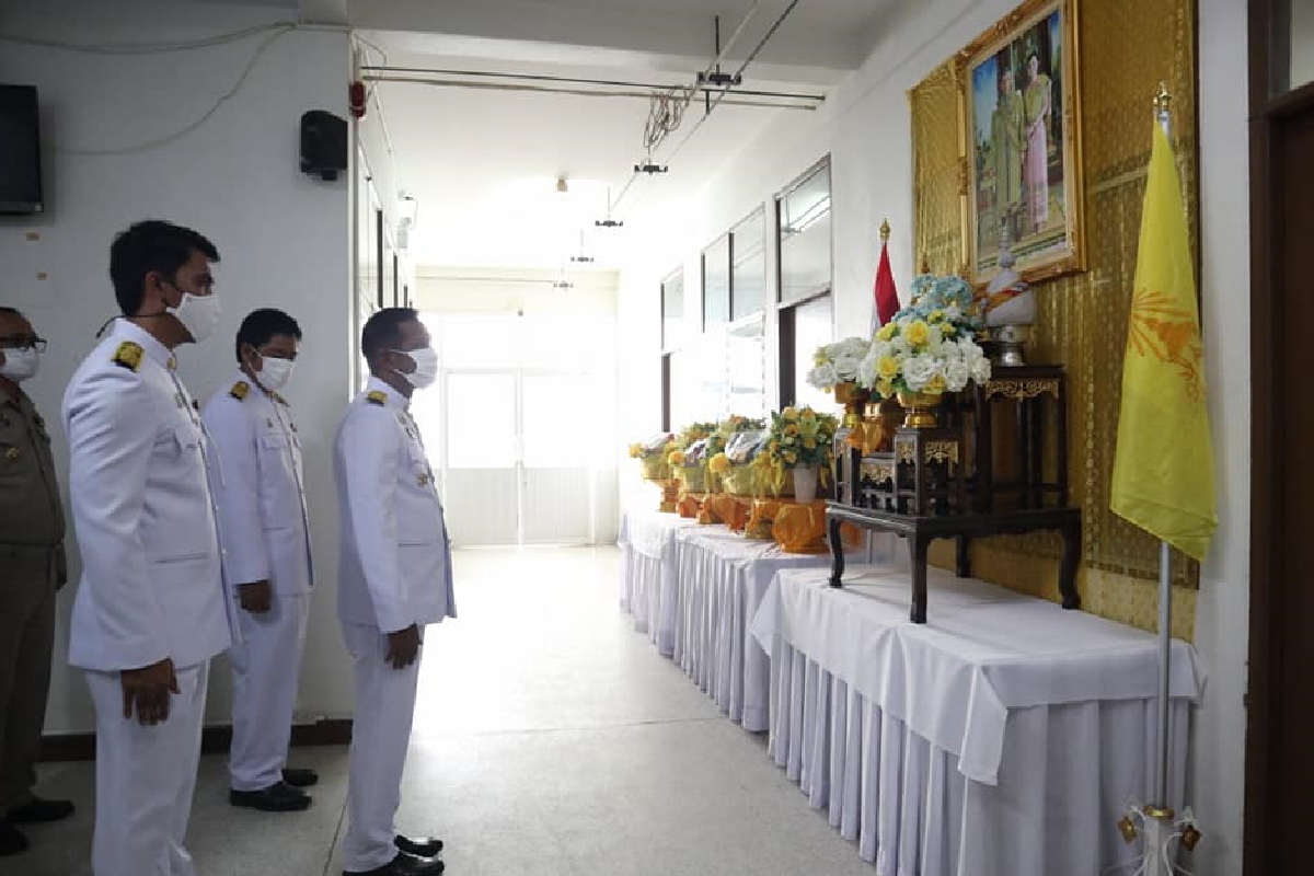 โปรดเกล้าฯพระราชทานสิ่งของ-ดอกไม้ให้กำลังใจทหารบาดเจ็บ โปรดเกล้าฯพระราชทานสิ่งของ-ดอกไม้ให้กำลังใจทหารบาดเจ็บ