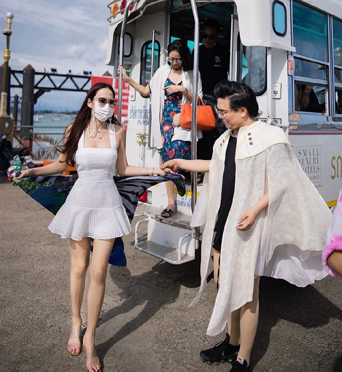 อั้ม พัชราภา ยกแก๊งเพื่อนเที่ยวภูเก็ต มีหวานใจ ไฮโซพก ตัวติดกันไม่ห่าง