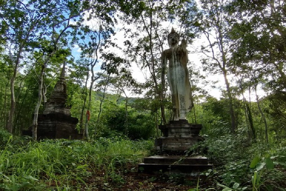 ลือสนั่นผีดุ! บุกพิสูจน์วัดร้างกลางป่าสุโขทัยพิชิตบันได 876ขั้น