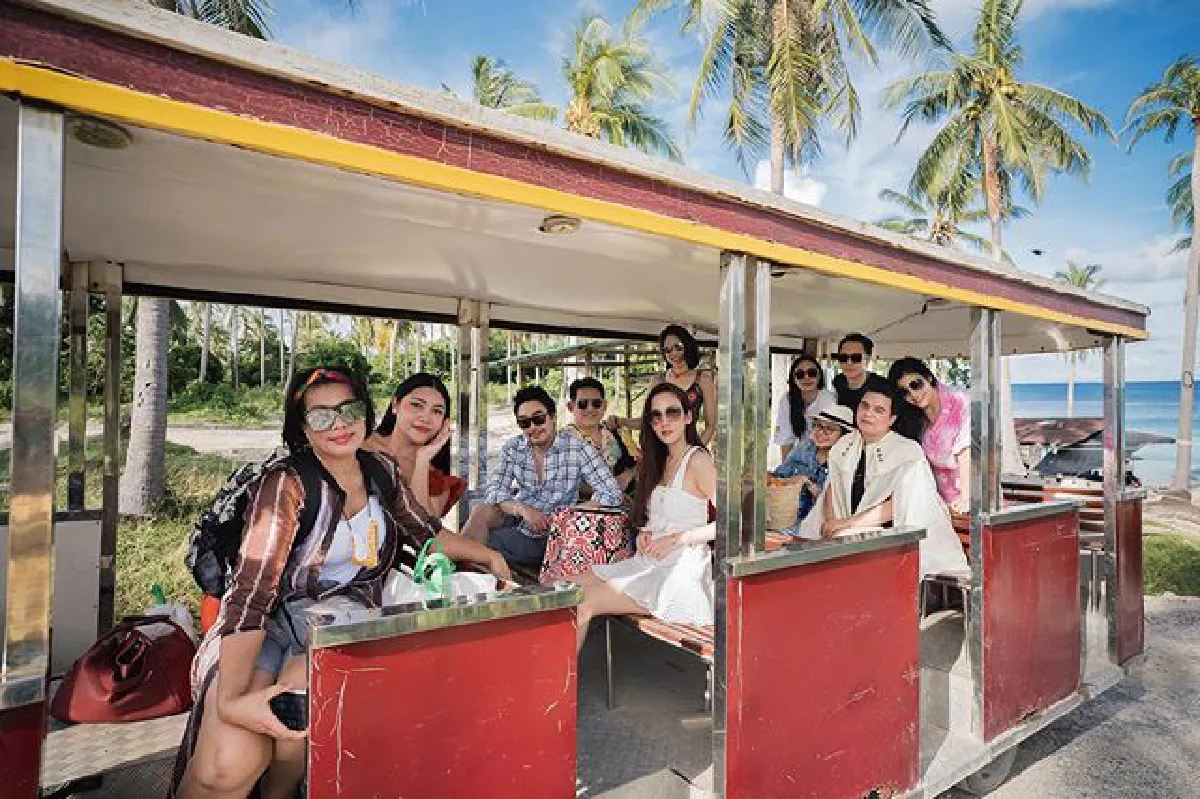 อั้ม พัชราภา ยกแก๊งเพื่อนเที่ยวภูเก็ต มีหวานใจ ไฮโซพก ตัวติดกันไม่ห่าง