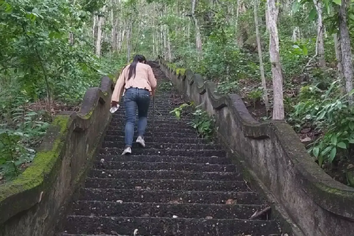 ลือสนั่นผีดุ! บุกพิสูจน์วัดร้างกลางป่าสุโขทัยพิชิตบันได 876ขั้น