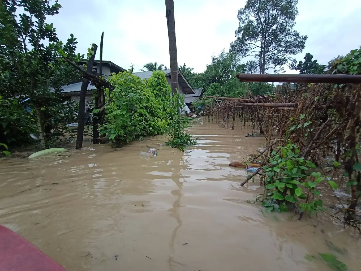 น้ำท่วมบ้านปอแดงโคราชยังทรงตัวหวั่นน้ำป่าไหลอีกระลอก