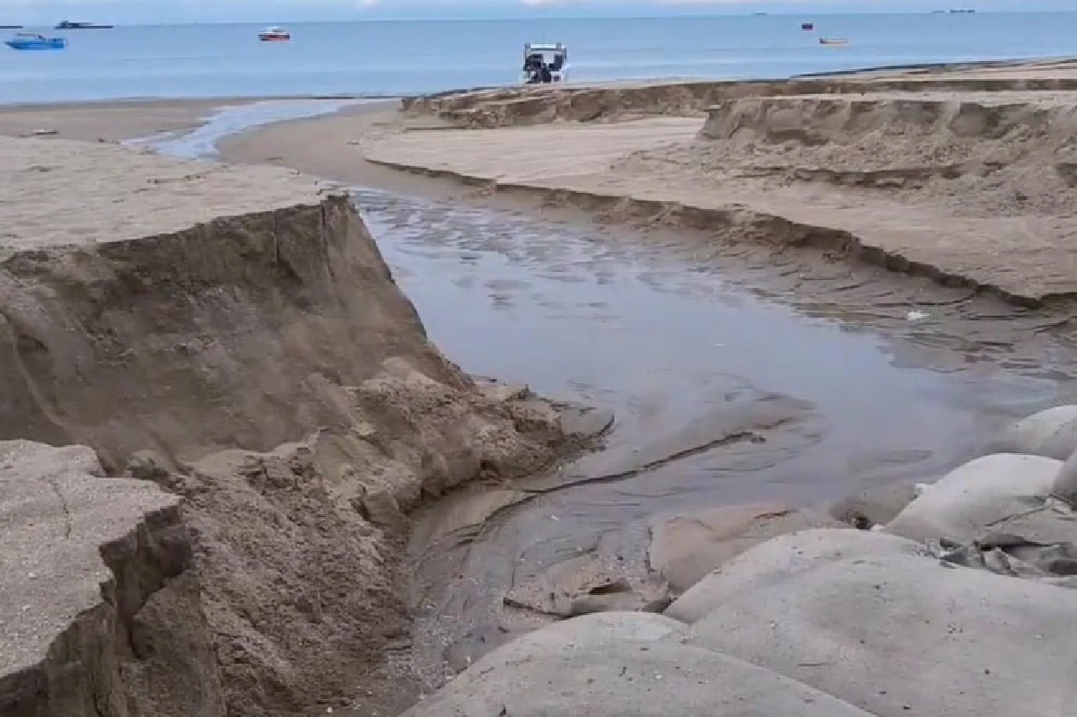 ฝนถล่มพัทยานาน3ชม.น้ำเซาะชายหาดพังหลายจุด