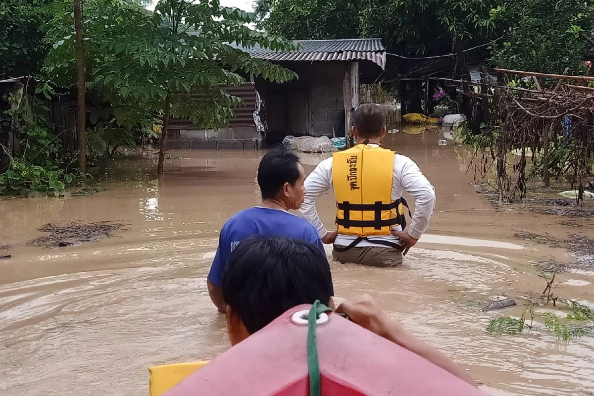 น้ำท่วมบ้านปอแดงโคราชยังทรงตัวหวั่นน้ำป่าไหลอีกระลอก