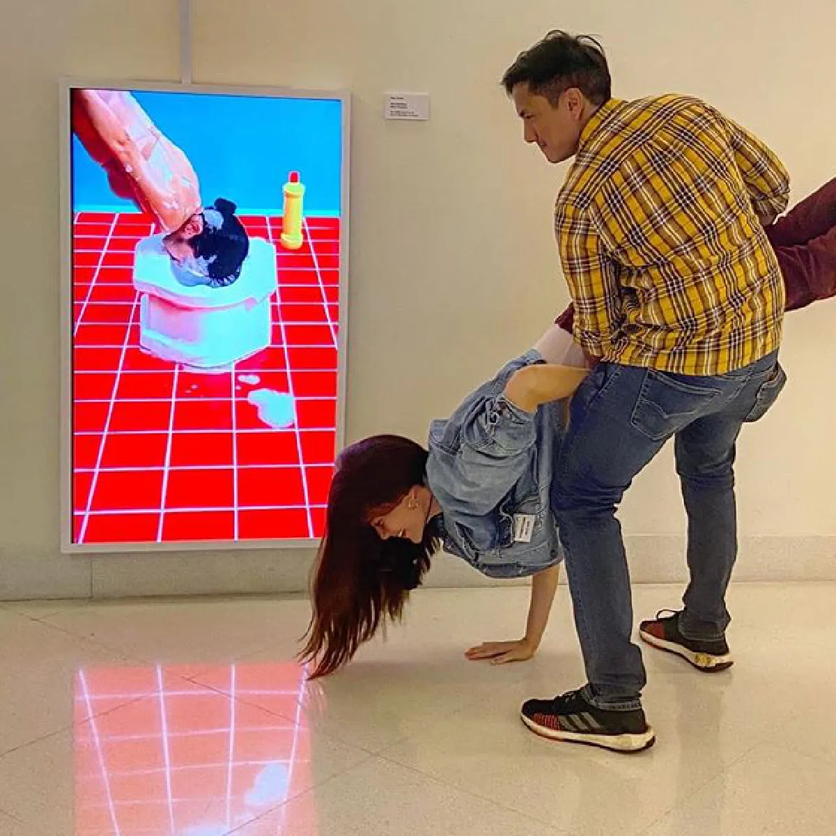 มารีญา-วรรณสิงห์ ควงคู่เที่ยวชมศิลปะ โพสท่ายากโชว์หวานไม่ซ้ำใคร