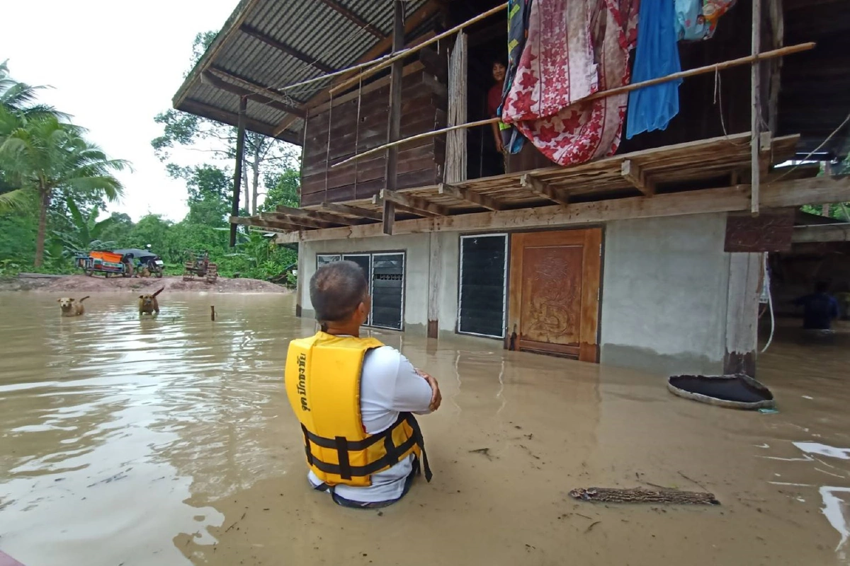 น้ำท่วมบ้านปอแดงโคราชยังทรงตัวหวั่นน้ำป่าไหลอีกระลอก