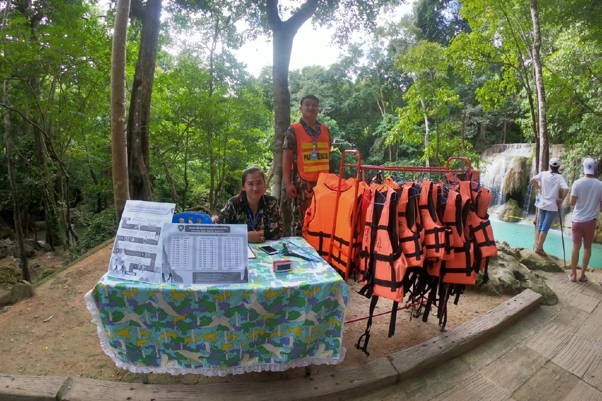 น้ำตกเอราวัณเปิดบริการนักท่องเที่ยวแบบ New Normal ต้องจองผ่านแอพล่วงหน้า