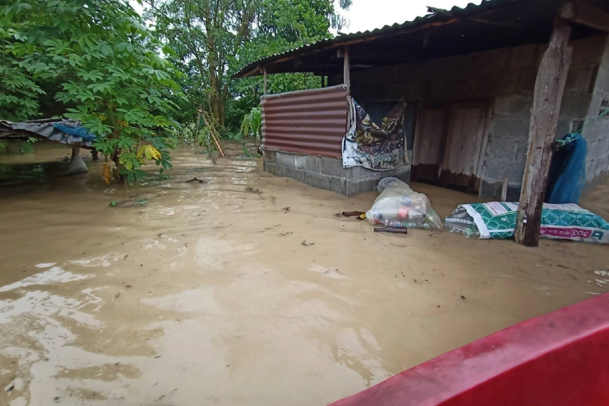 น้ำท่วมบ้านปอแดงโคราชยังทรงตัวหวั่นน้ำป่าไหลอีกระลอก
