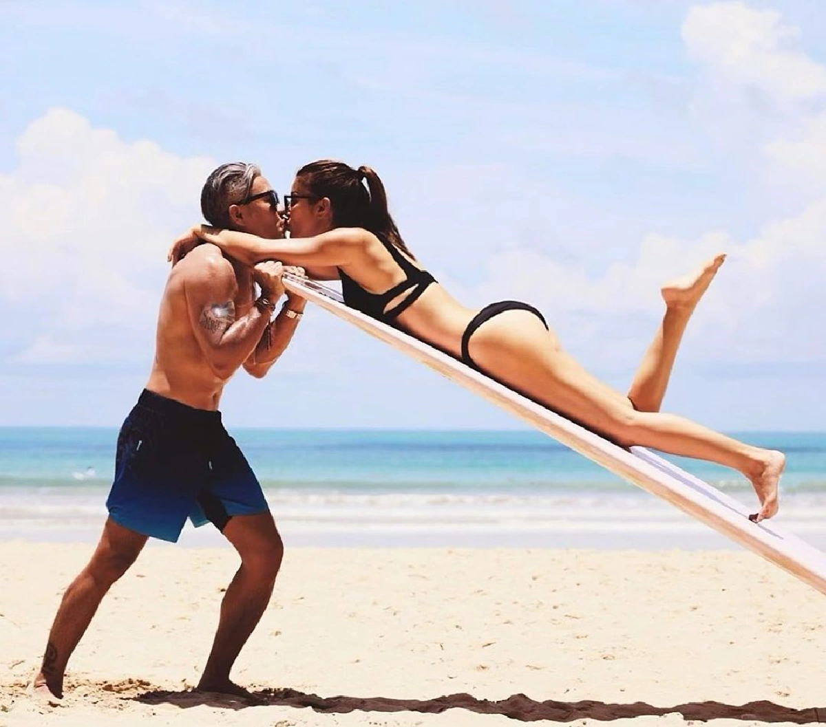 เอมมี่ มรกต อวดหุ่นสุดปัง..หวิดโป๊โดน น้องสายน้ำ ดึงชุดบิกินี่แม่