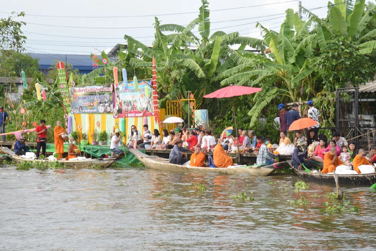 มรดกทางวัฒนธรรม!ตักบาตรพระร้อยทางเรือ"วัดสุทธาโภชน์"