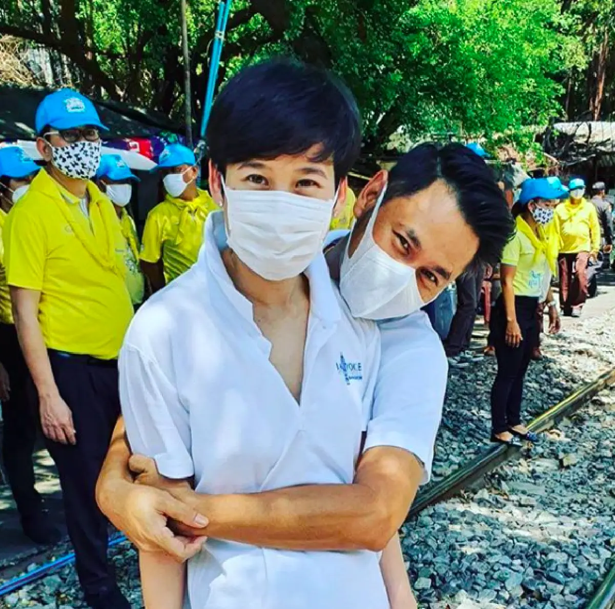 "เวฟ สาริน" จัดรถมินิสีแดงสุดคลาสสิคให้ภรรยา "บุ้ง ใบหยก" ในวันเกิด