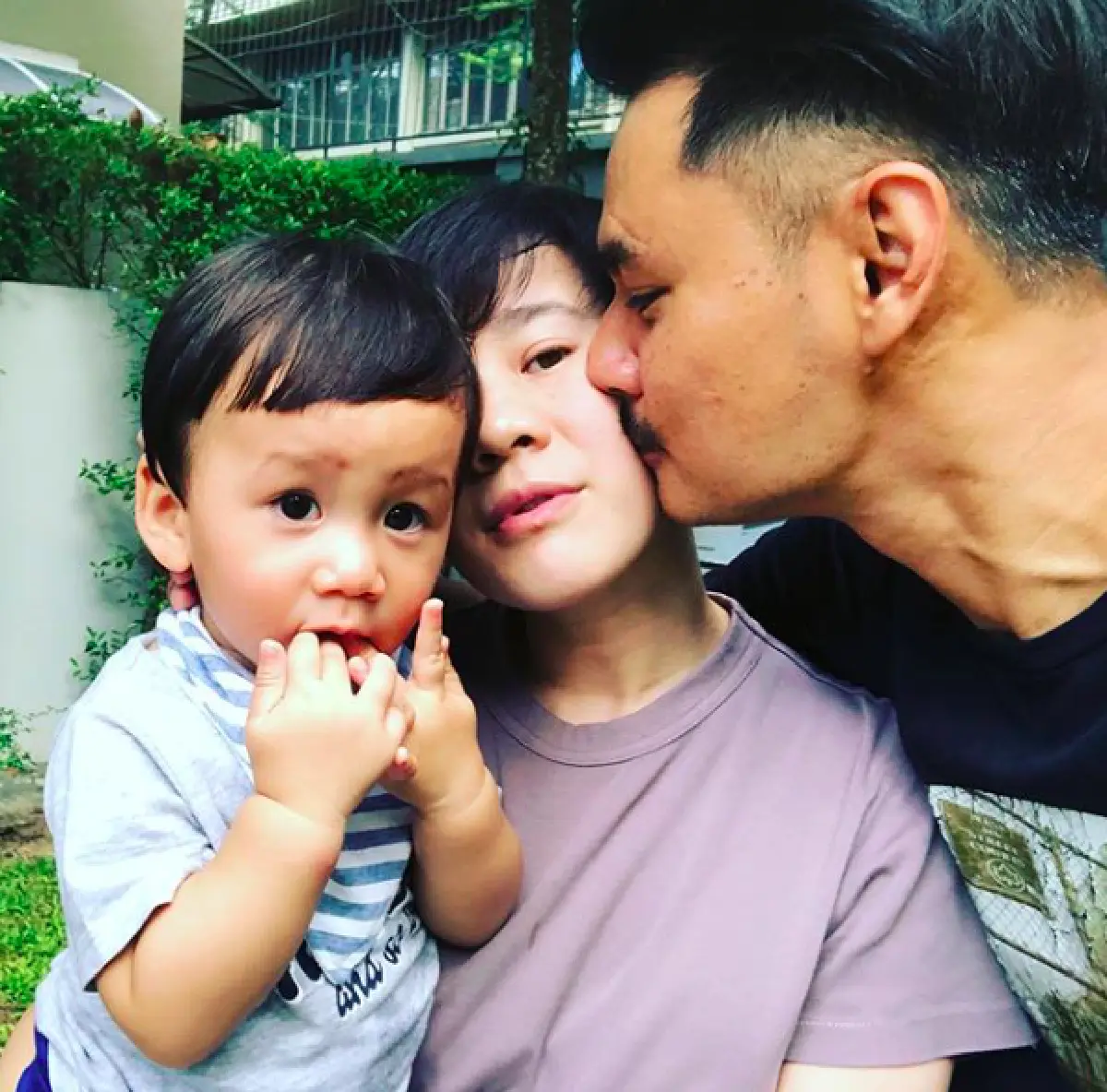 "เวฟ สาริน" จัดรถมินิสีแดงสุดคลาสสิคให้ภรรยา "บุ้ง ใบหยก" ในวันเกิด