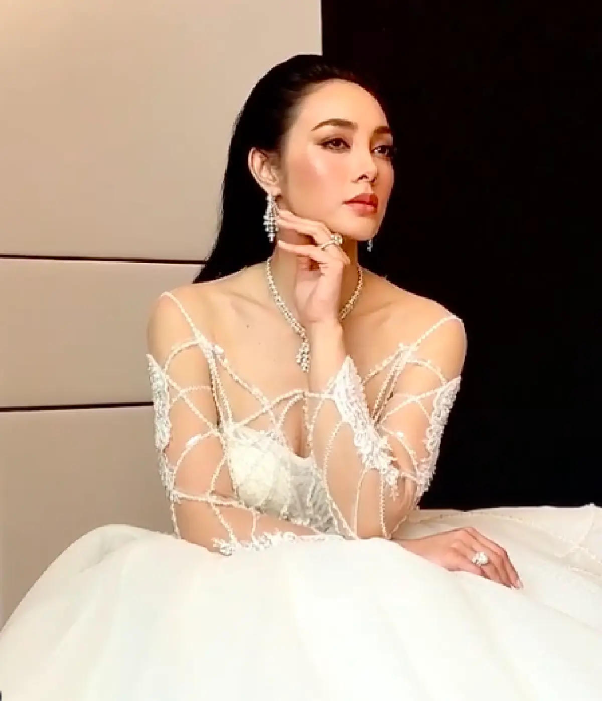 สวยชนะเลิศมาก “ตั๊ก บงกช" เผยเบื้องหลังถ่ายแบบ เครื่องเพชรอลังกาสุด