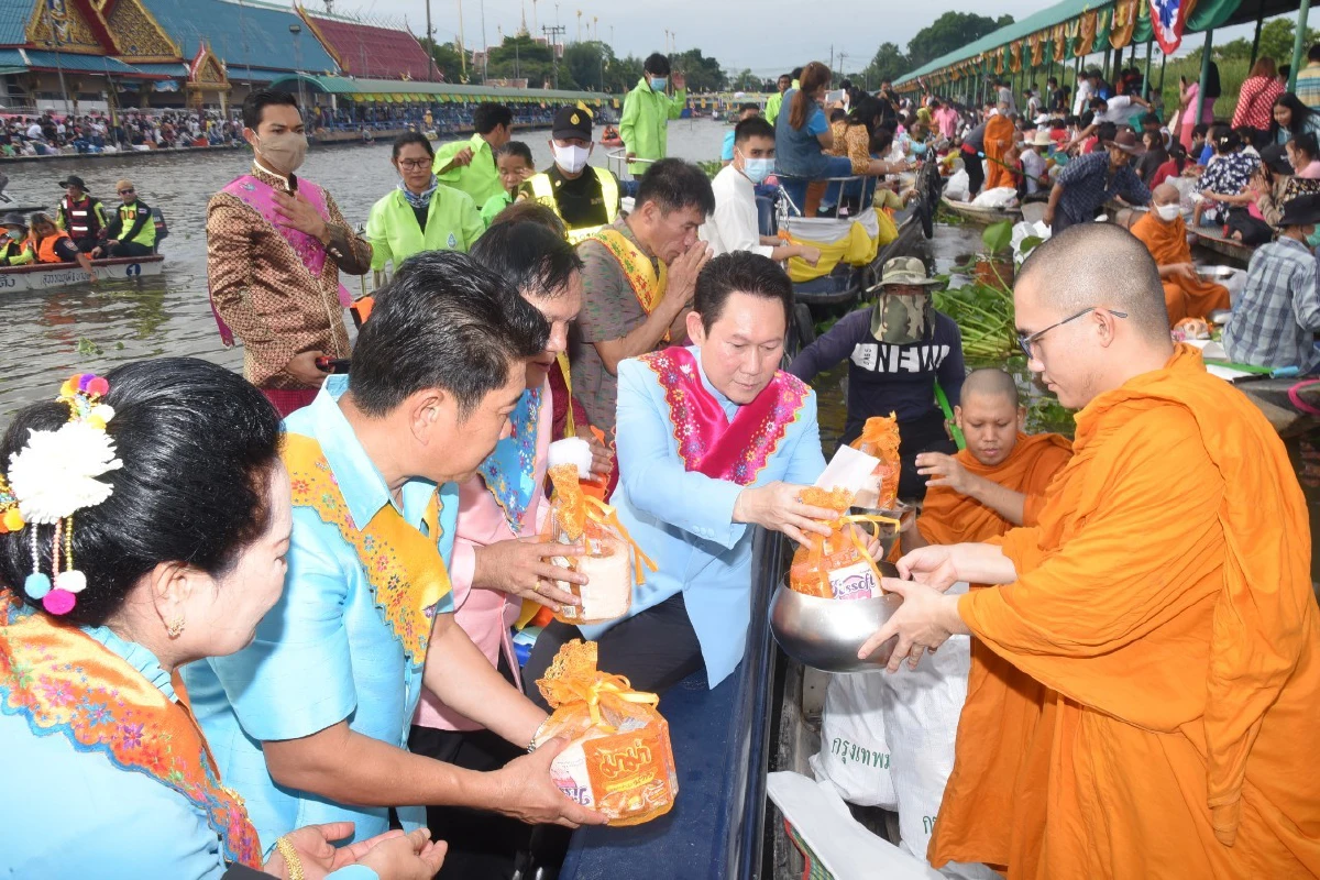 มรดกทางวัฒนธรรม!ตักบาตรพระร้อยทางเรือ"วัดสุทธาโภชน์"