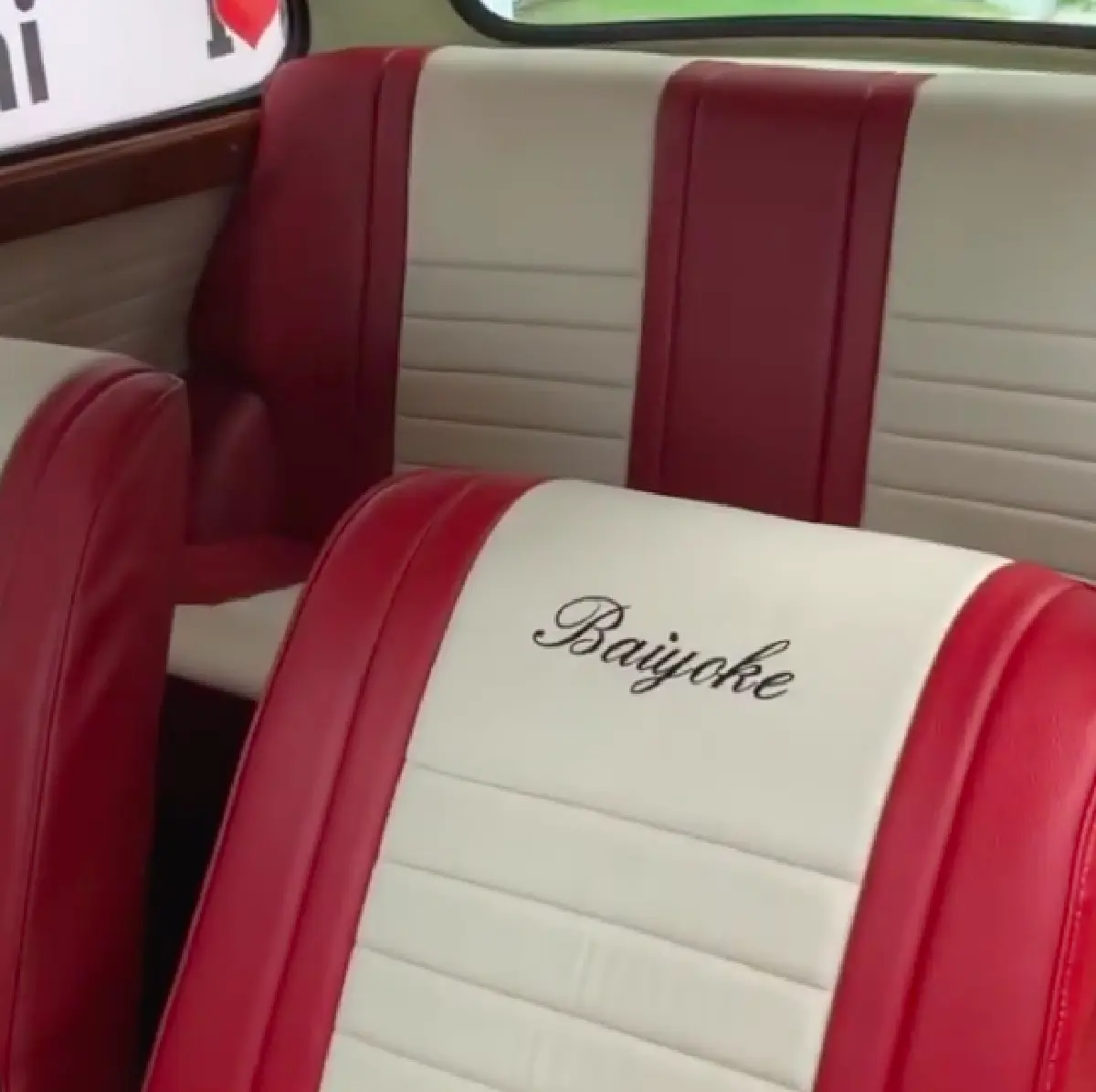 "เวฟ สาริน" จัดรถมินิสีแดงสุดคลาสสิคให้ภรรยา "บุ้ง ใบหยก" ในวันเกิด