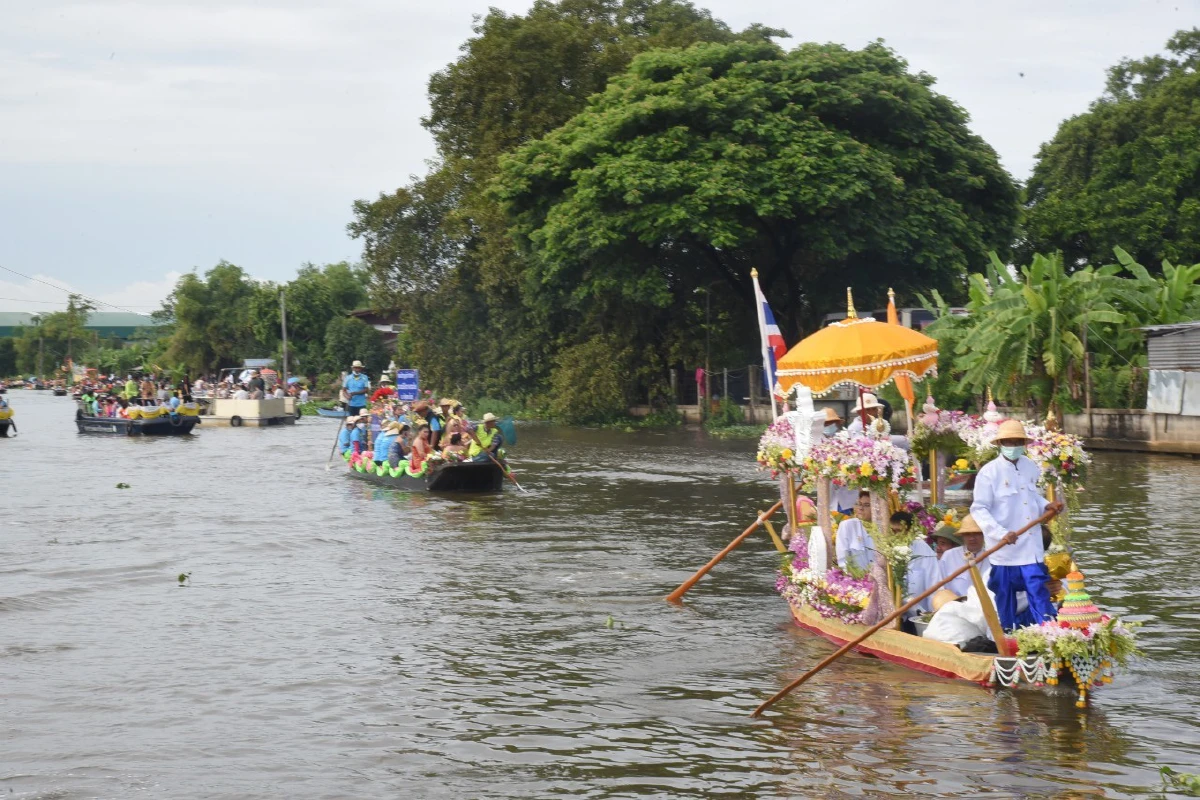 มรดกทางวัฒนธรรม!ตักบาตรพระร้อยทางเรือ"วัดสุทธาโภชน์"