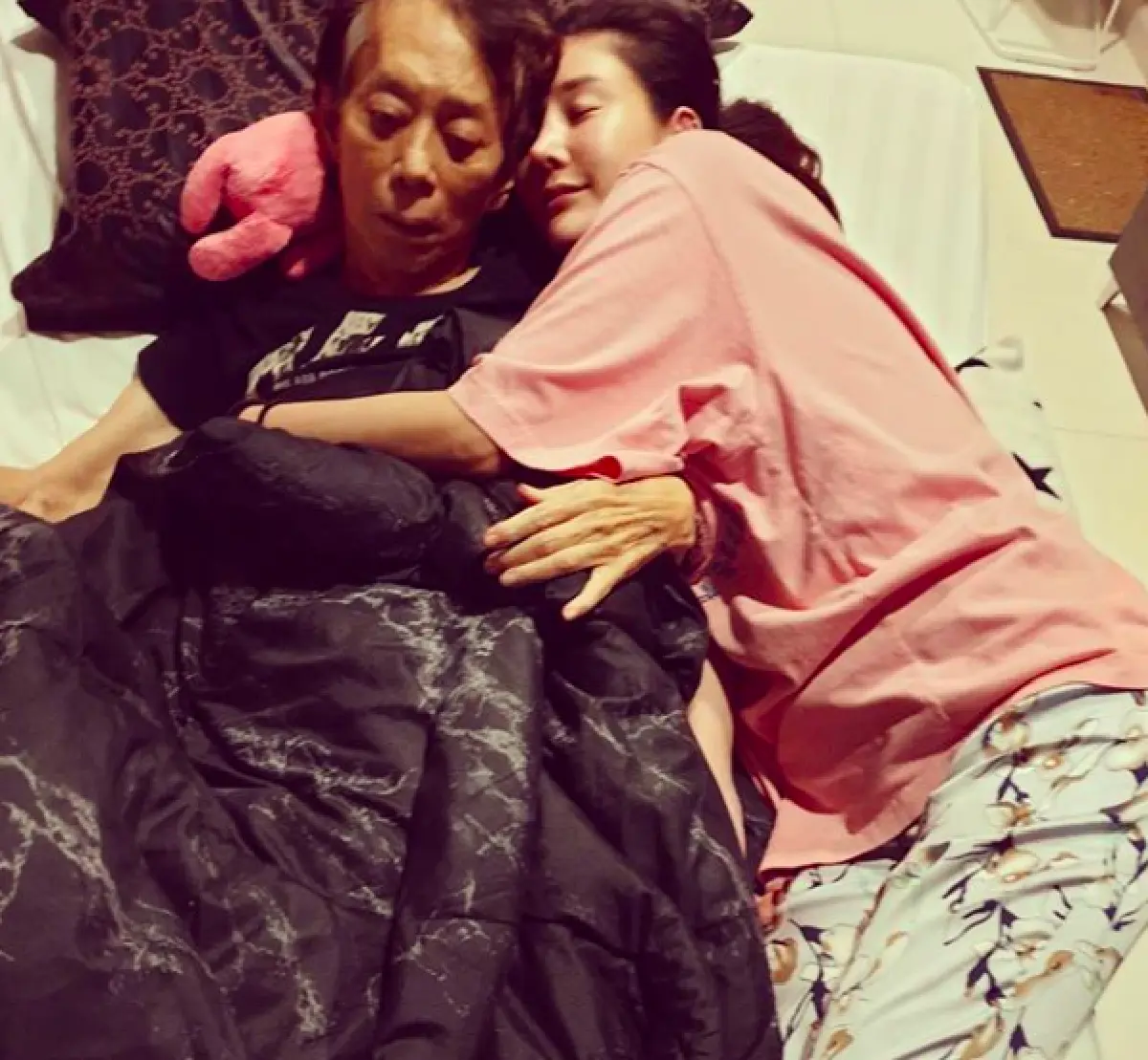  “แตงโม” เปิดใจครั้งแรก หลังสูญเสีย “คุณพ่อโสภณ” คิดถึงขนาดต้องเอากระดูกท่านแปะตู้เย็น 