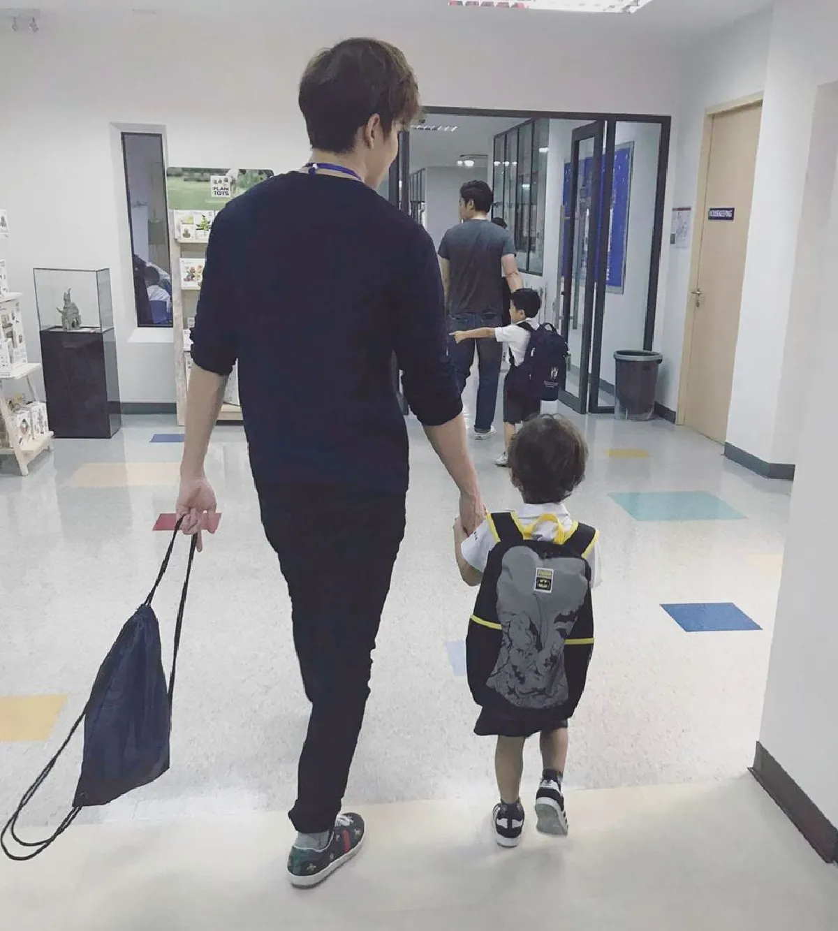 “ไมค์ พิรัชต์” ถอนคำร้องสิทธิ์ปกครองบุตรร่วม “ซาร่า คาซิงกินี” จากนี้ขอเก็บเงินเข้าบัญชีให้ลูกเอง