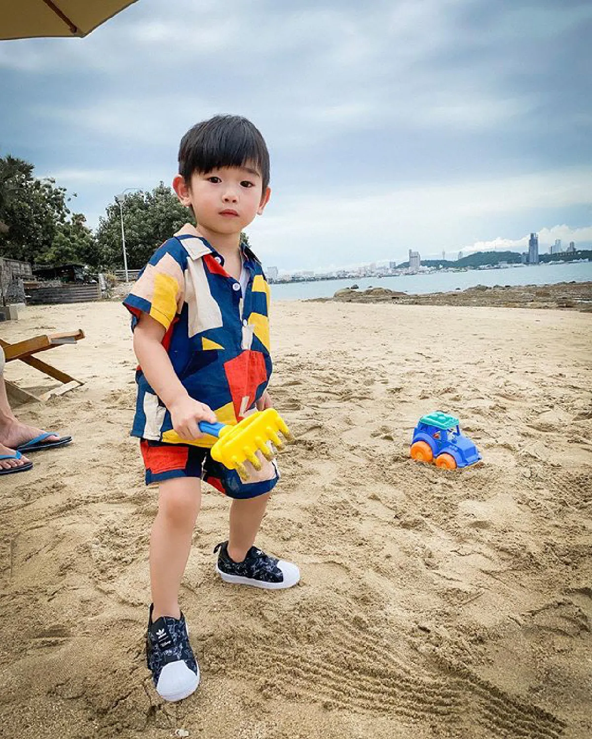 “เนย โชติกา-กระแต ศุภักษร“ แท็คทีมพร้อมครอบครัวพากันเที่ยวพักผ่อนทะเลพัทยา 