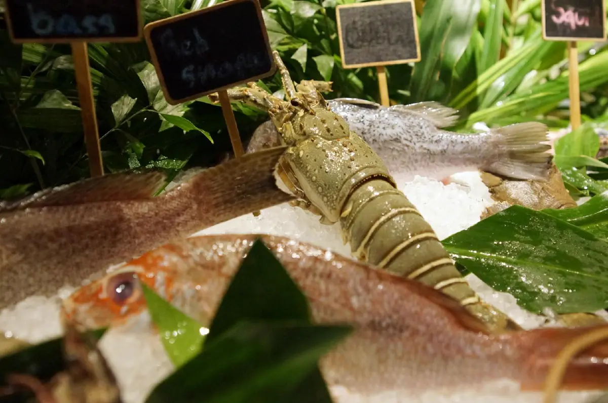 Azure วิวดี ซีฟู้ดเลิศ อร่อยเลือกได้ในสไตล์ You Grab, We Cook