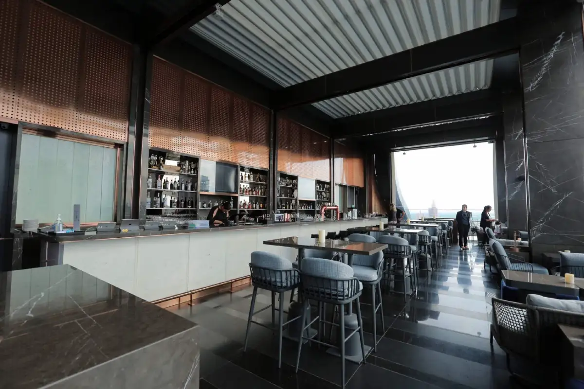 สังสรรค์บนสวรรค์ชั้นดาดฟ้า @Cooling Tower Rooftop Bar
