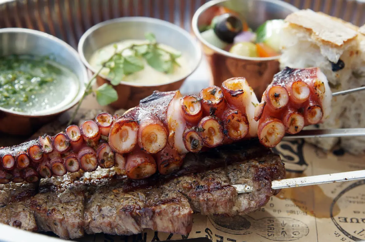 สังสรรค์บนสวรรค์ชั้นดาดฟ้า @Cooling Tower Rooftop Bar