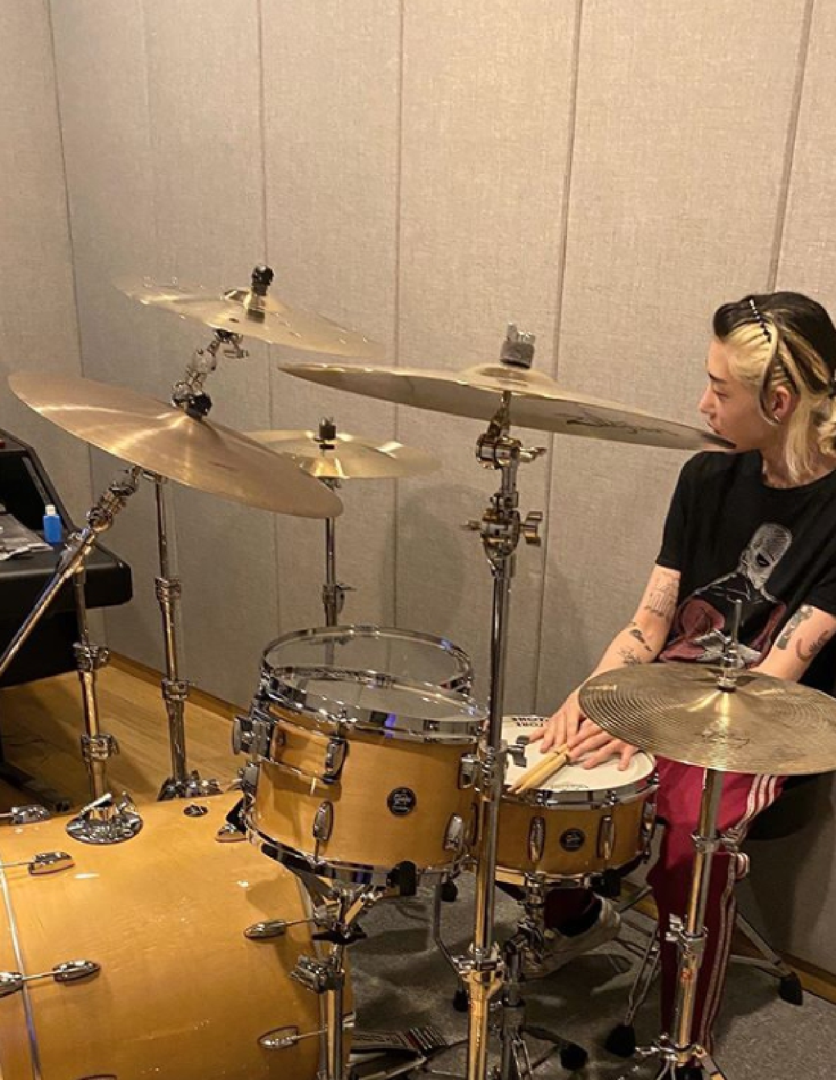  “ลอเรน” ขึ้นแท่นหนุ่มสุดฮอต! หลังถูก “ลิซ่า BLACKPINK” ซบอกใน MV 