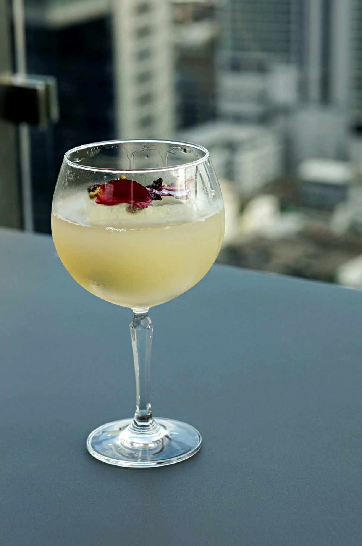 สังสรรค์บนสวรรค์ชั้นดาดฟ้า @Cooling Tower Rooftop Bar