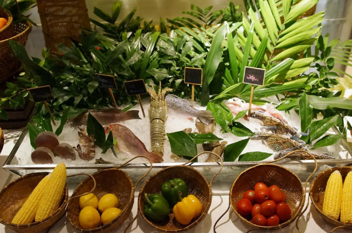 Azure วิวดี ซีฟู้ดเลิศ อร่อยเลือกได้ในสไตล์ You Grab, We Cook