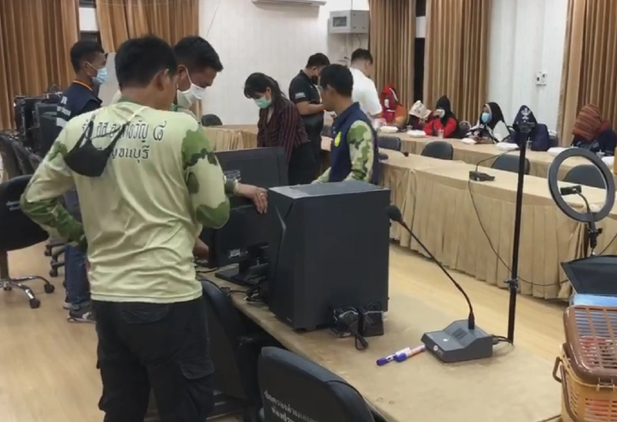 ฝ่ายปกครองกาญจน์ร่วมตำรวจเลาขวัญทลายบ่อนพนันออนไลน์