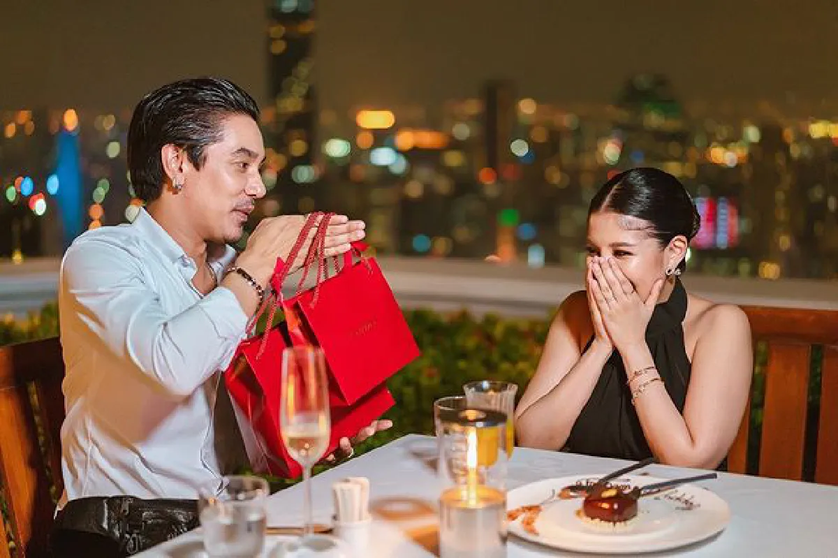  "ใบเตย" ดีใจหนักมาก! “ดีเจแมน” ทำเซอร์ไพรส์มอบเครื่องประดับแบรนด์หรูให้ครบเซ็ต